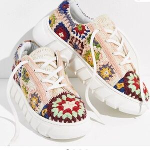 FREE PEOPLE Catch Me if You Can Crochet Sneakers Size 39 = Size 8.5